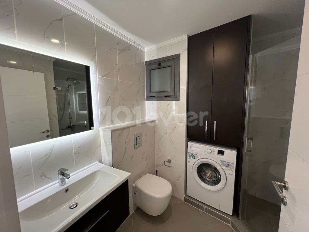 2+1 flat for rent in a complex with pool in Kyrenia Center