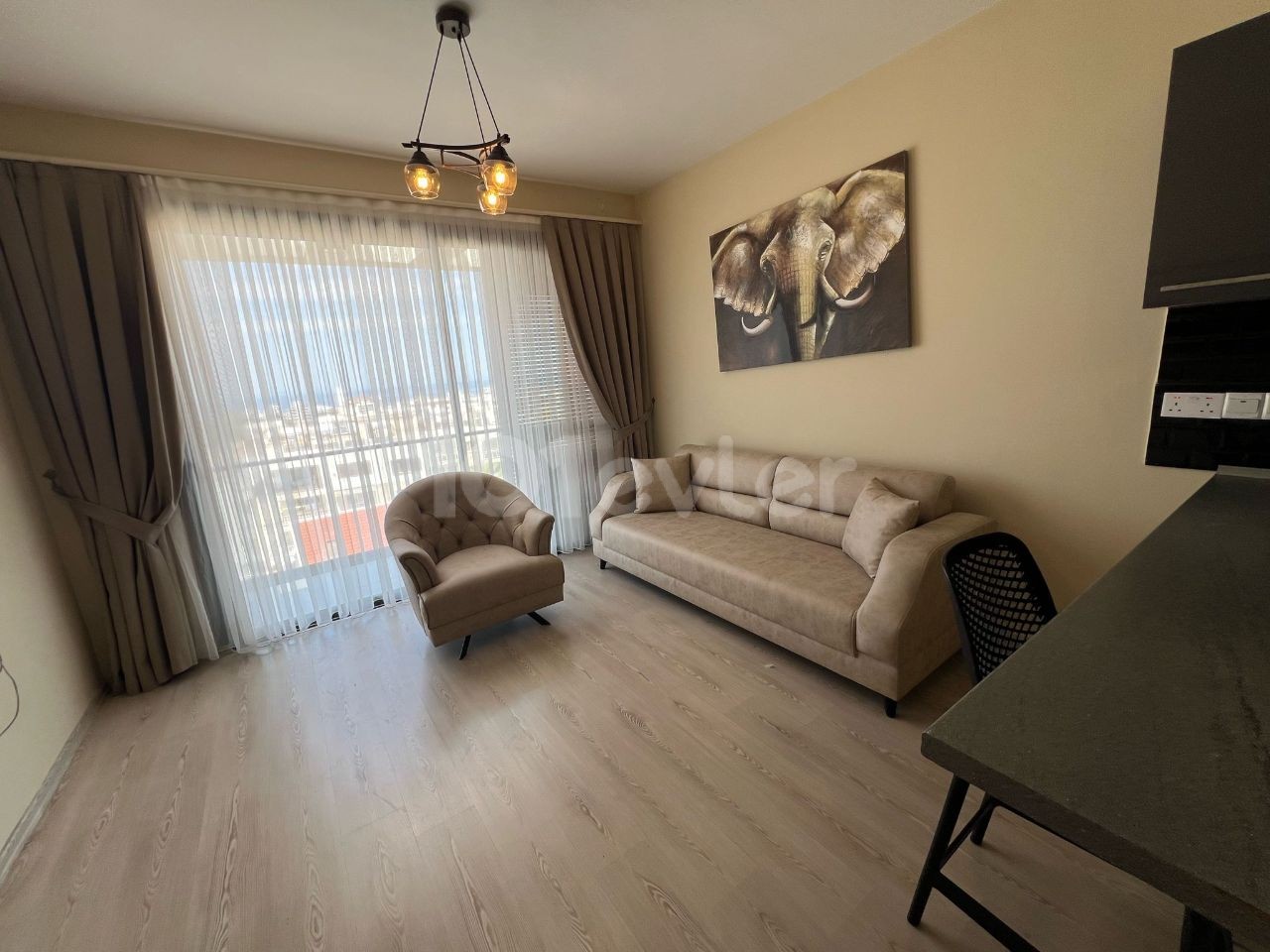 FULLY FURNISHED 2+1 FLAT FOR RENT IN KYRENIA CENTER WITH MOUNTAIN AND SEA VIEWS