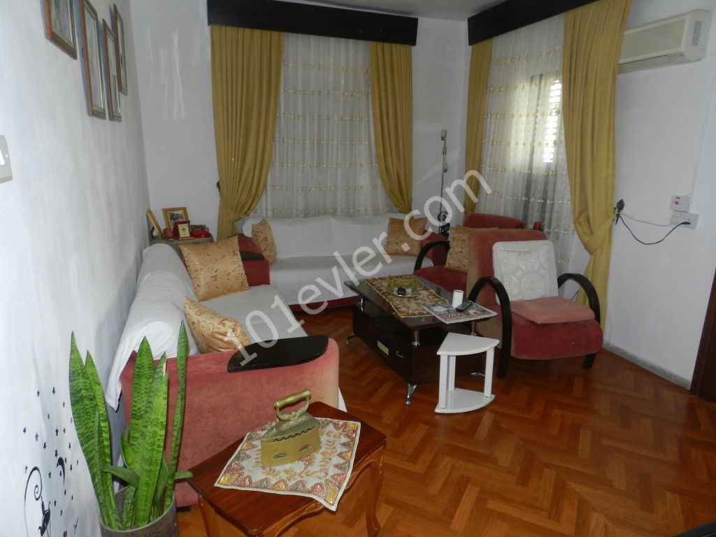 Detached House For Sale in Karşıyaka, Kyrenia