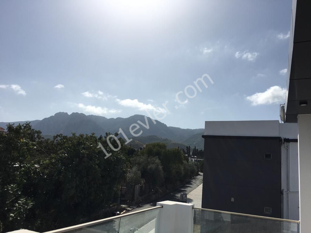 Girne Alsancak'da 3+1 Satılık Villa