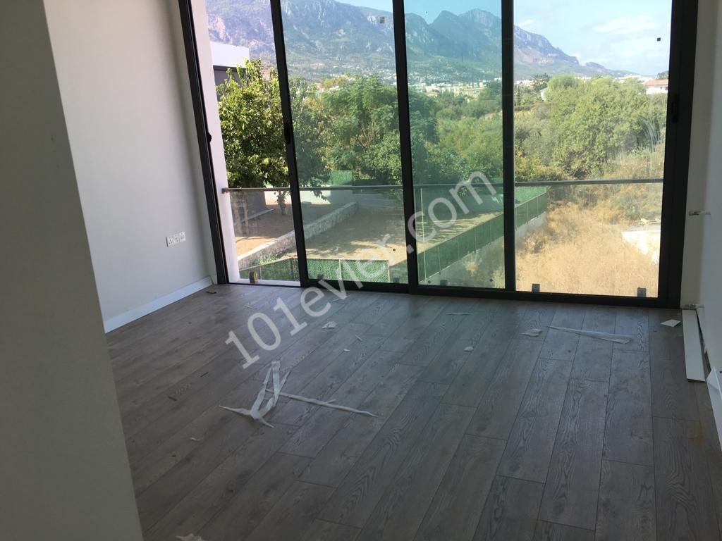 Girne Alsancak'da 3+1 Satılık Villa