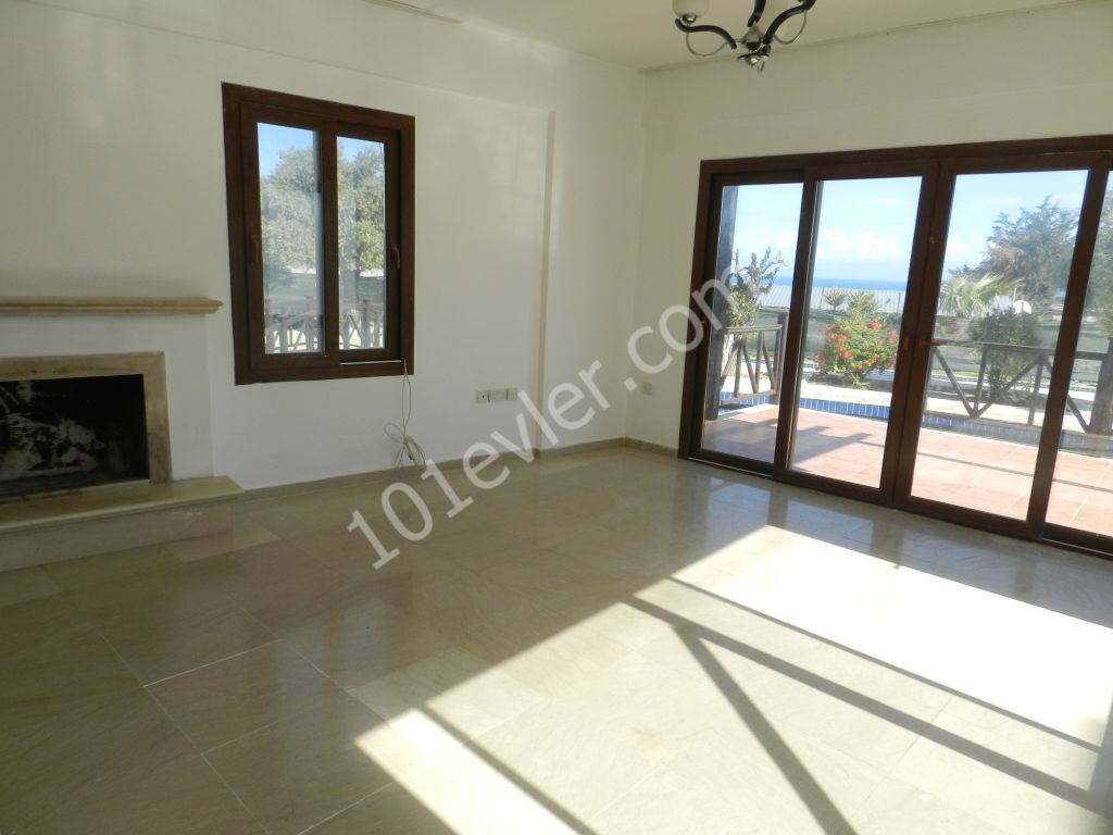 Girne Yeşiltepe,de 3+1 Satılık Villa ( FİLİZ 0533 866 3338 )