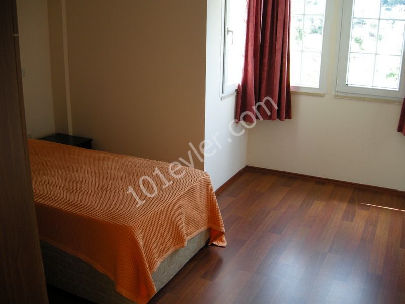 Alsancak'da 5+1 satılık villa