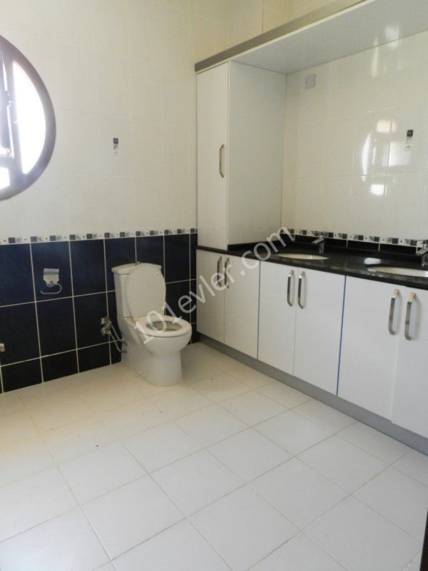 Alsancak'ta 4+1 satılık villa