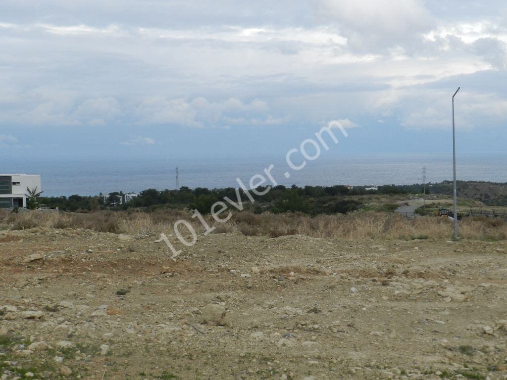 Residential Zoned Plot For Sale in Çatalköy, Kyrenia