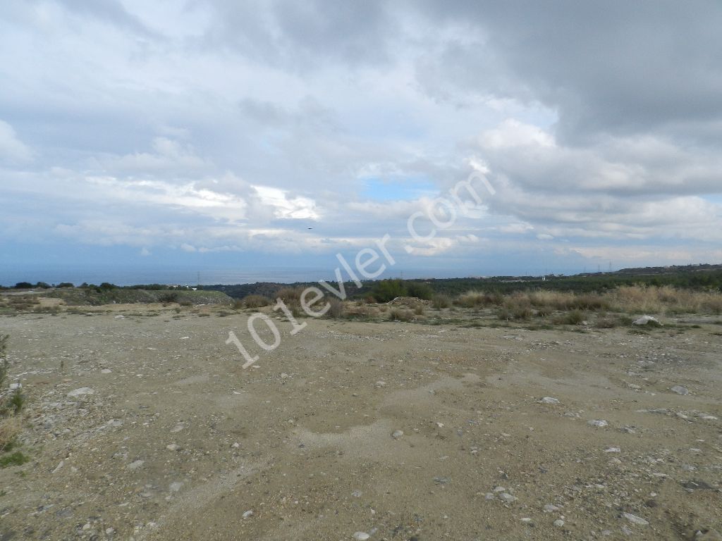 Residential Zoned Plot For Sale in Çatalköy, Kyrenia