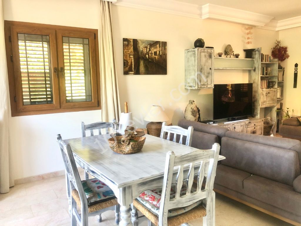 Girne Alsancak,da 4+1 Satılık Villa