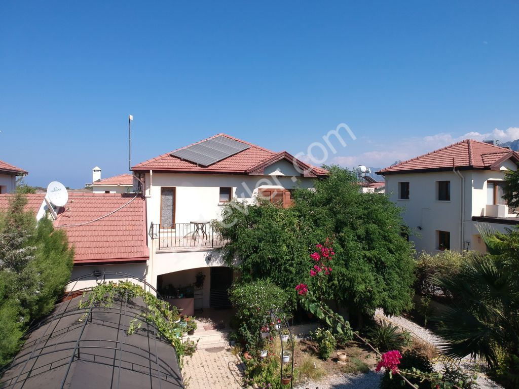 Girne Alsancak,da 4+1 Satılık Villa