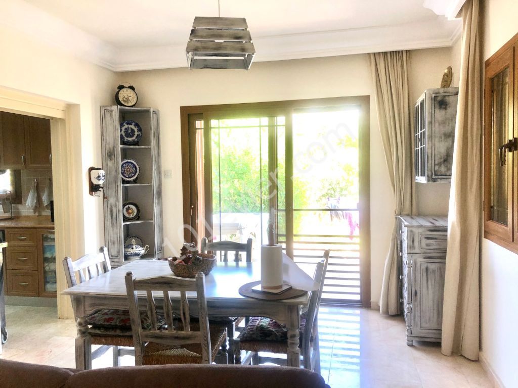 Girne Alsancak,da 4+1 Satılık Villa