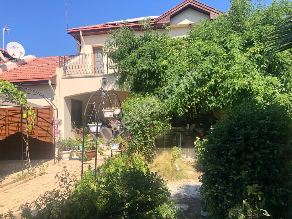 Girne Alsancak,da 4+1 Satılık Villa