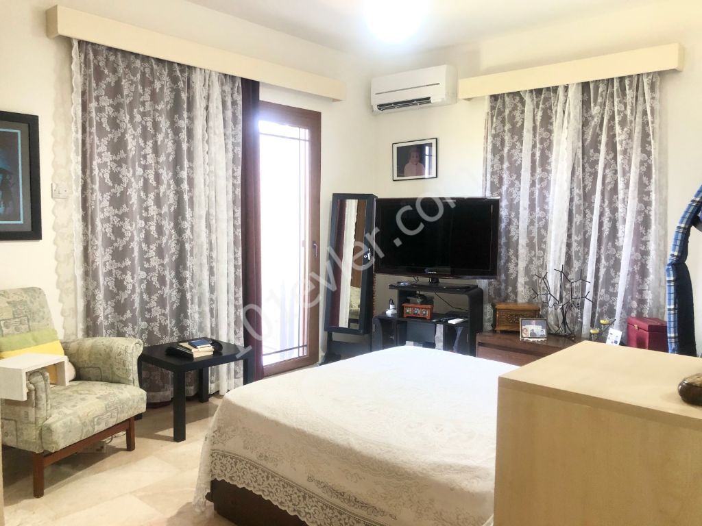 Girne Alsancak,da 4+1 Satılık Villa