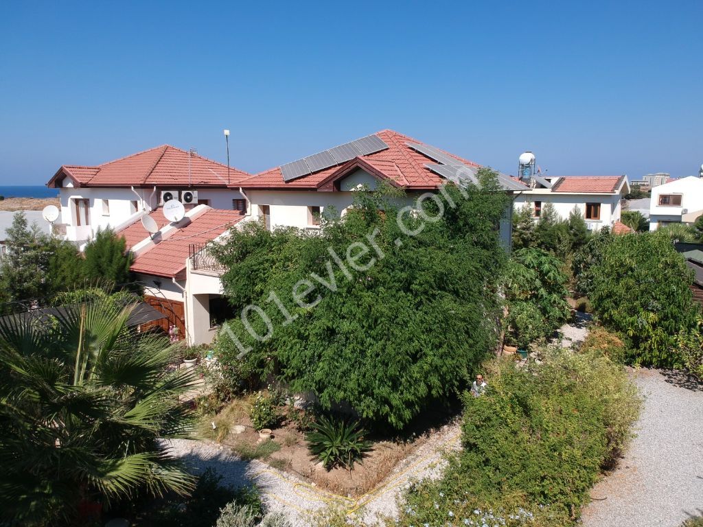 Girne Alsancak,da 4+1 Satılık Villa