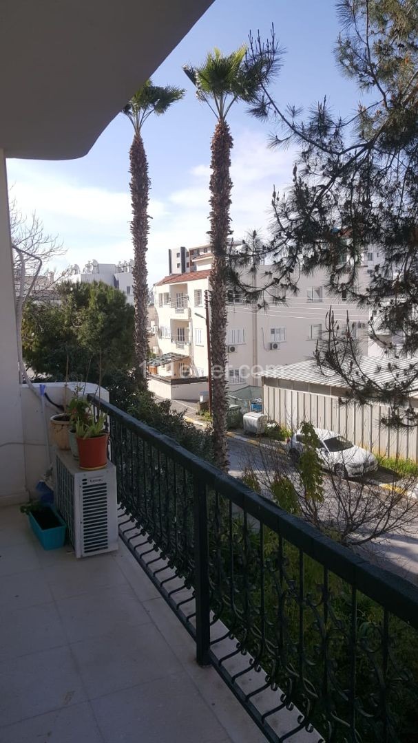 Girne Merkezde 2+1 Satılık Daire