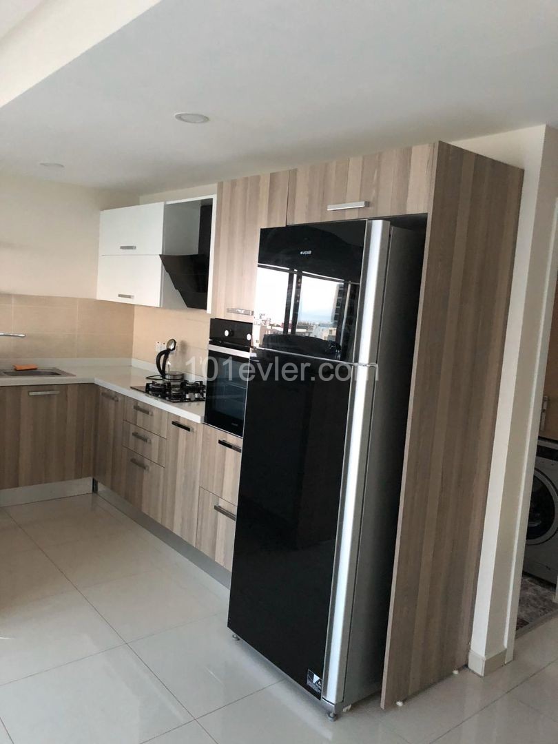 200m2  penthouse eşyalı 120000 stg 