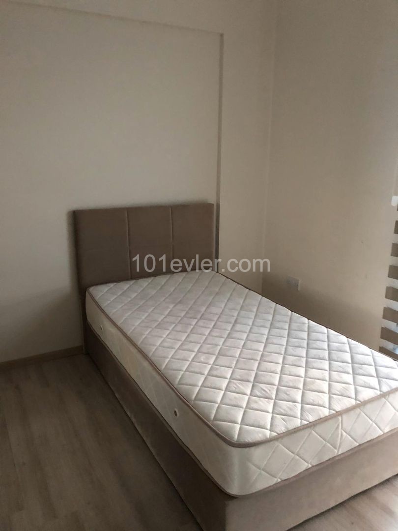 200m2  penthouse eşyalı 120000 stg 