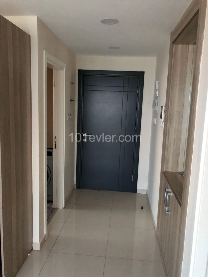 200m2  penthouse eşyalı 120000 stg 