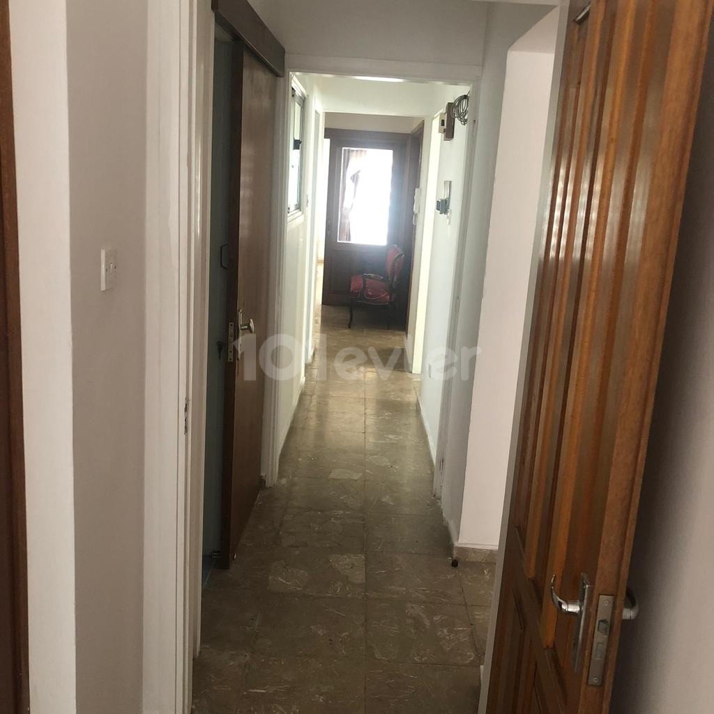 3+1 180m2 İçinde kiraci 400 stg 