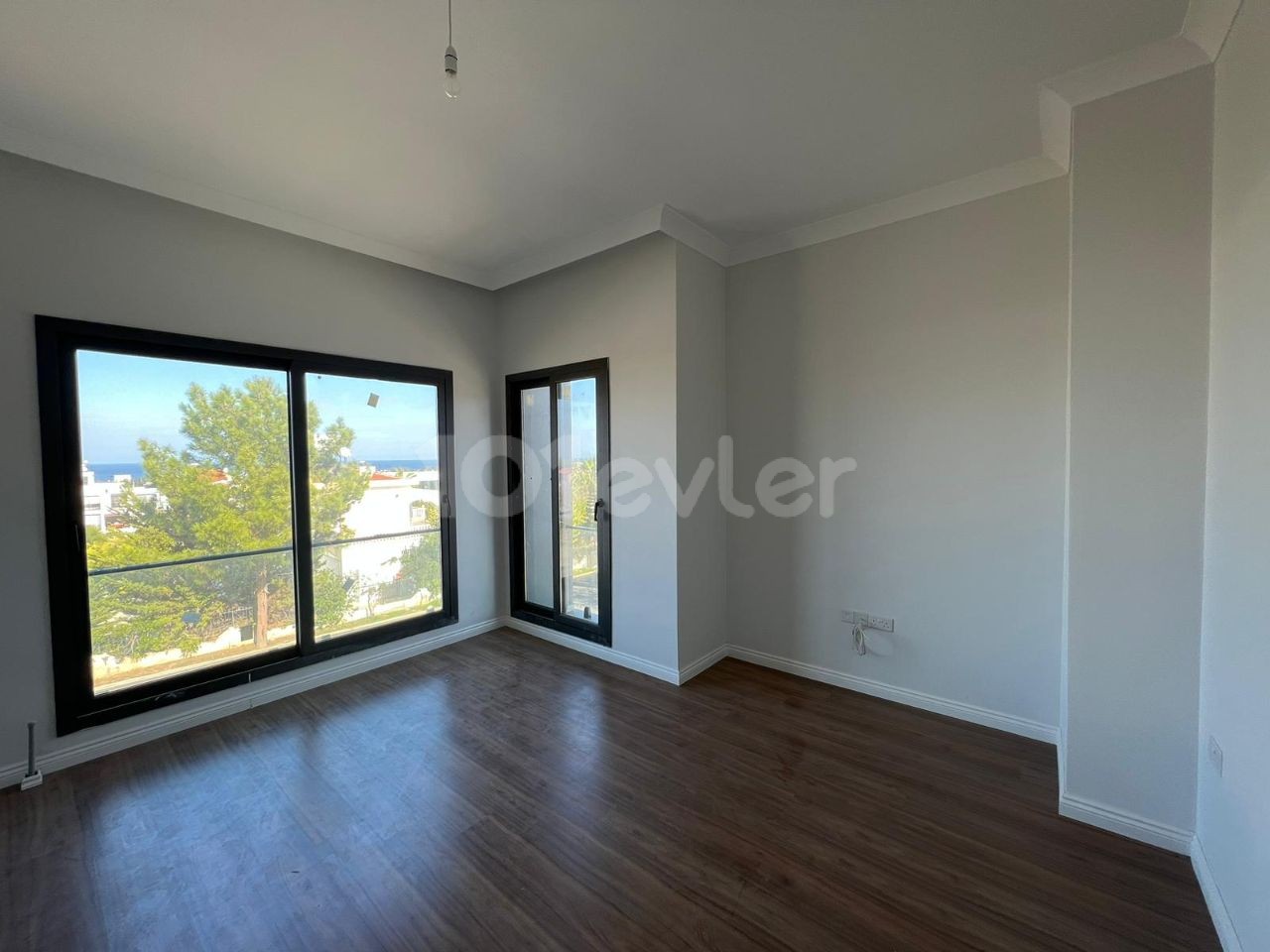 200 ev +100m2bodrum 