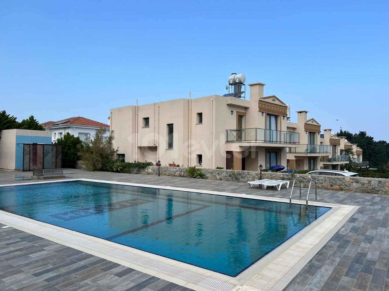 communal pool 30/03/2023 available full solar energy  ** 