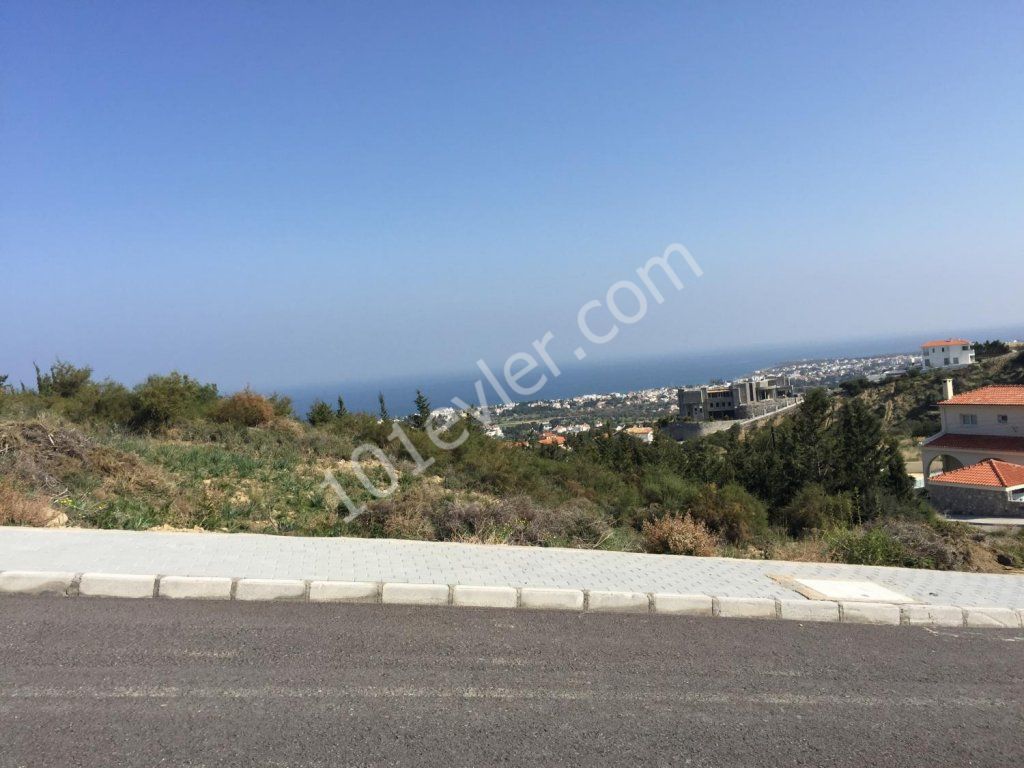 Plot for sale in Edremit