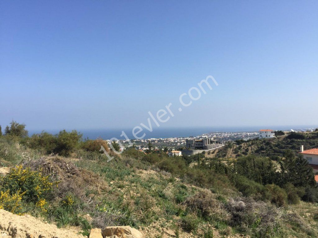 Plot for sale in Edremit