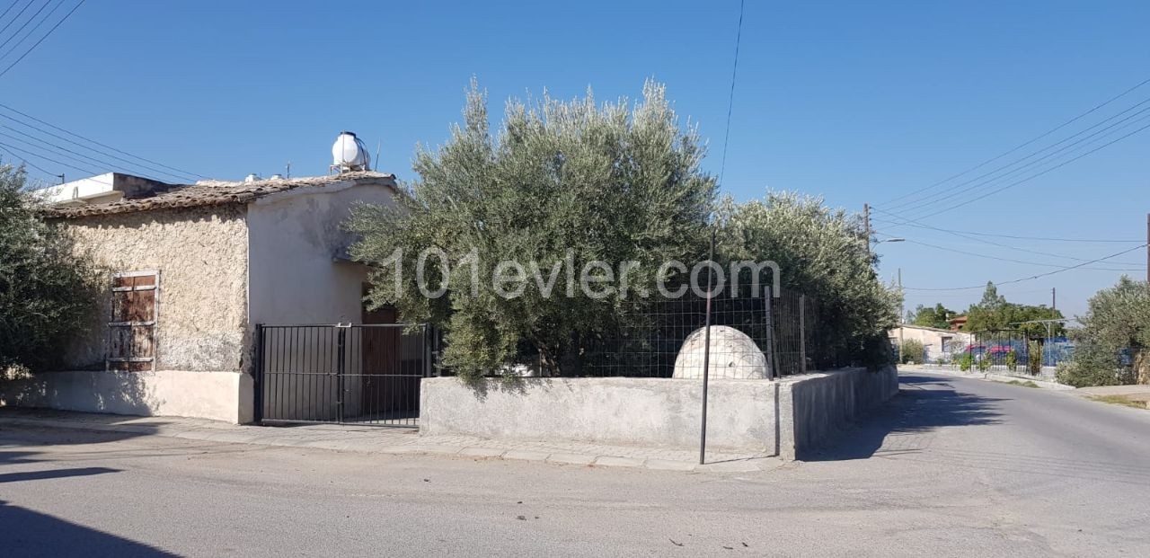 3+1 DETACHED HOUSE FOR SALE IN ALAYKOY IN A CORNER LAND ** 