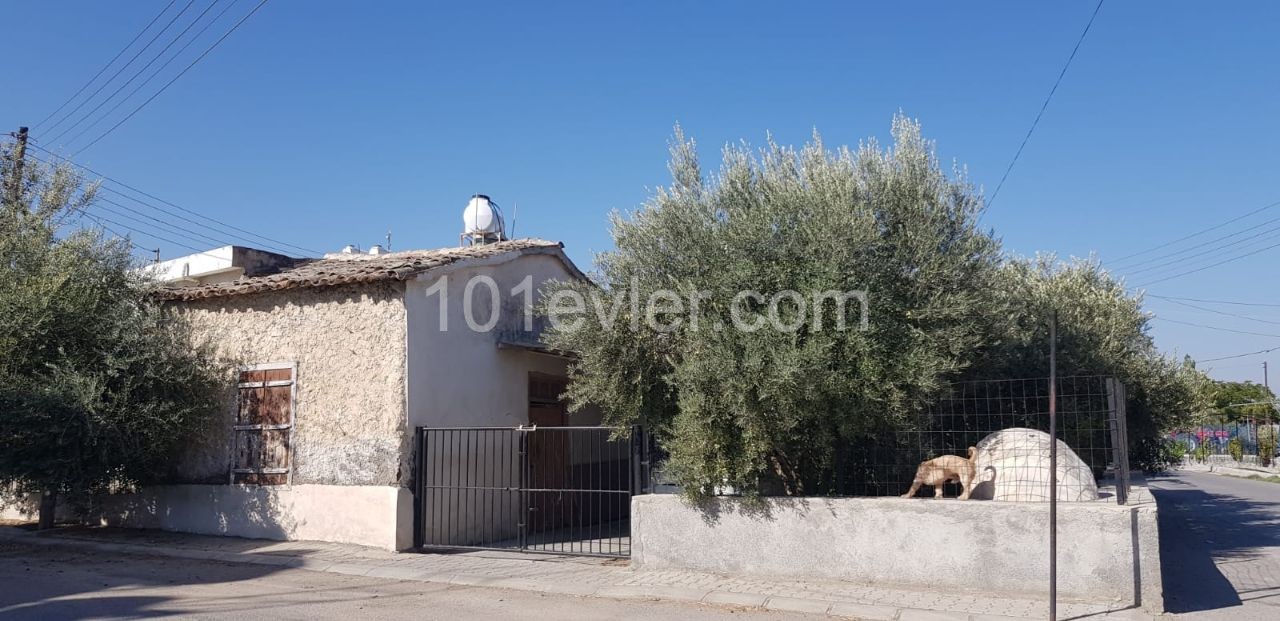 3+1 DETACHED HOUSE FOR SALE IN ALAYKOY IN A CORNER LAND ** 