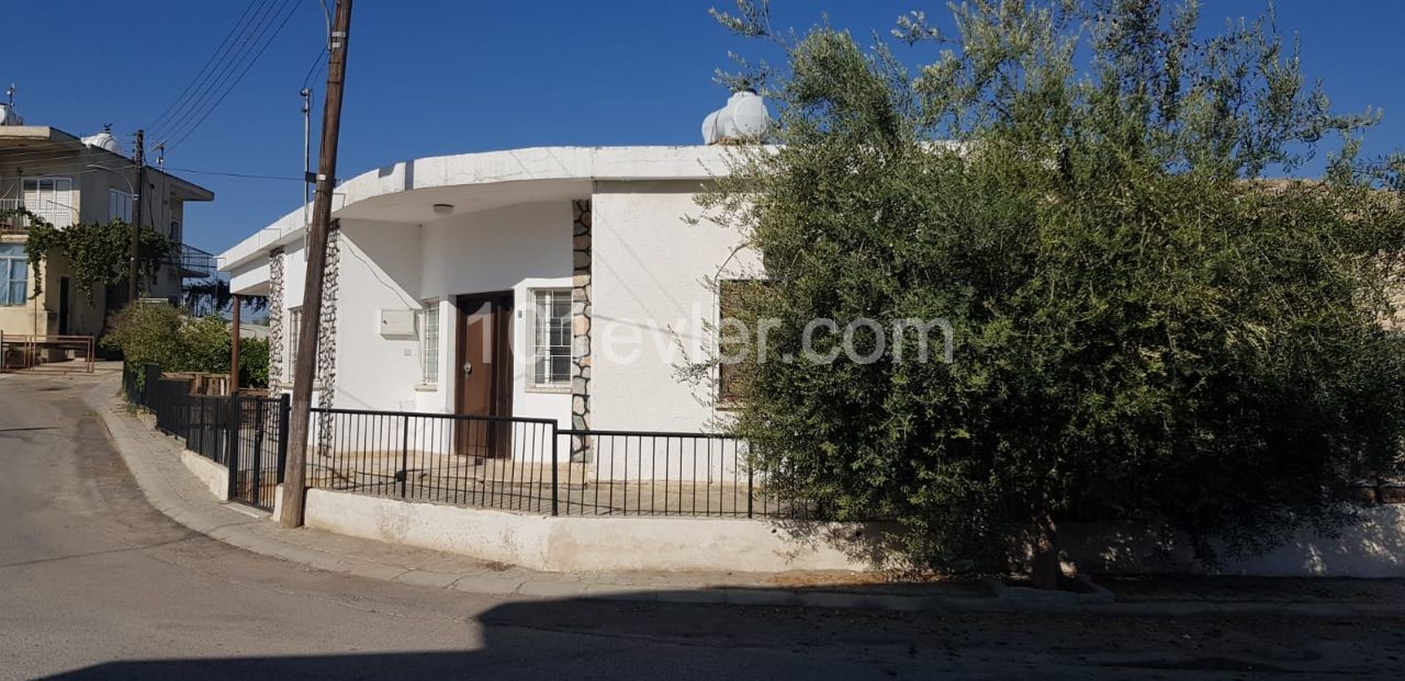 3+1 DETACHED HOUSE FOR SALE IN ALAYKOY IN A CORNER LAND ** 