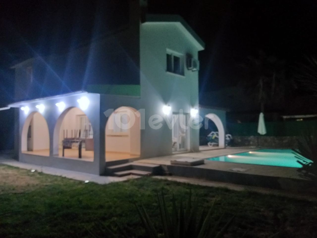 VILLA MIT POOL ZUR TÄGLICHEN MIETE IN KYRENIA KARSIYAKA ! ** 