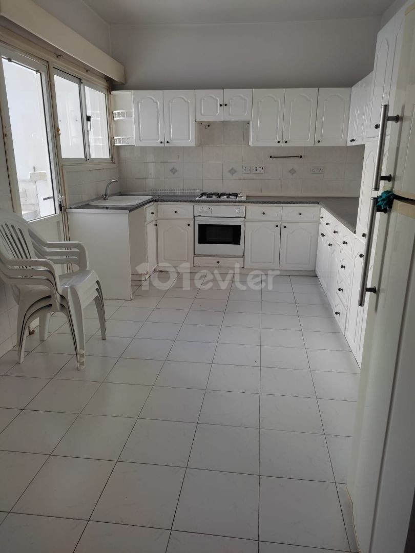 3+1 APARTMENT FOR RENT IN THE CENTRAL LOCATION OF KAYMAKLI ! ** 