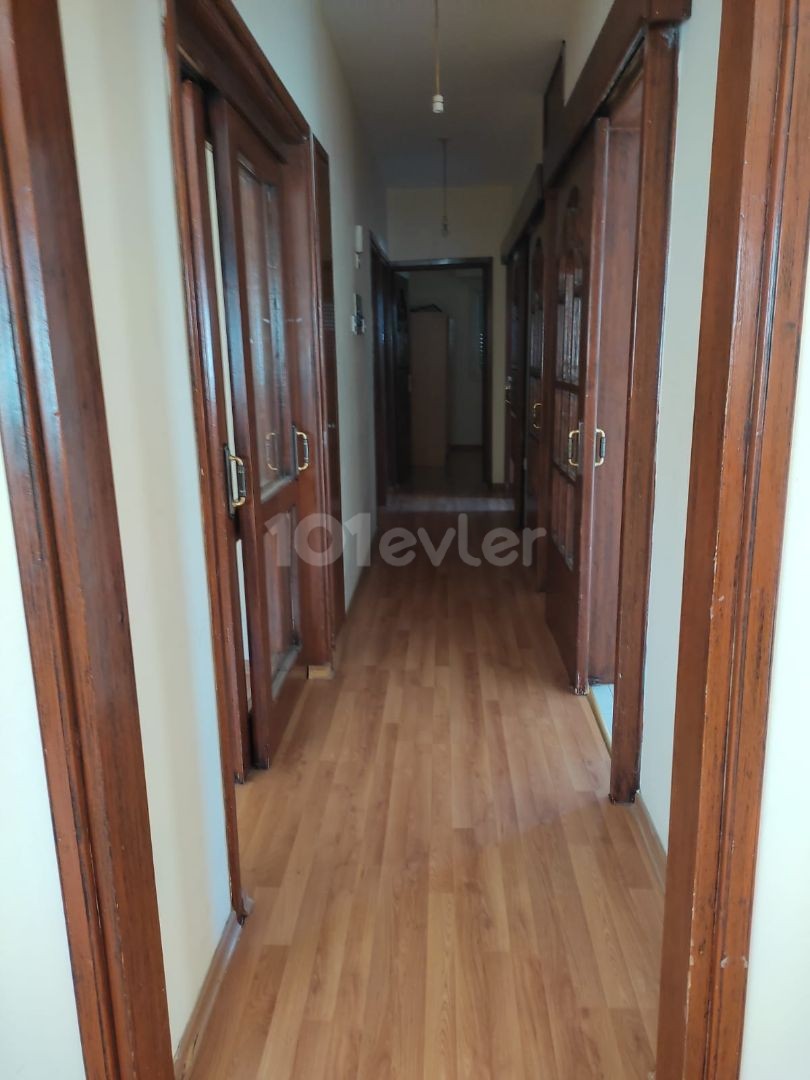 3+1 APARTMENT FOR RENT IN THE CENTRAL LOCATION OF KAYMAKLI ! ** 