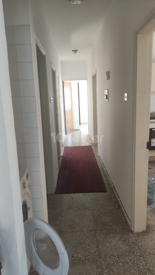 3 +1 RENTAL APARTMENT IN THE CENTRAL LOCATION OF KAYMAKLI, AVAILABLE ON September 25TH ! ** 