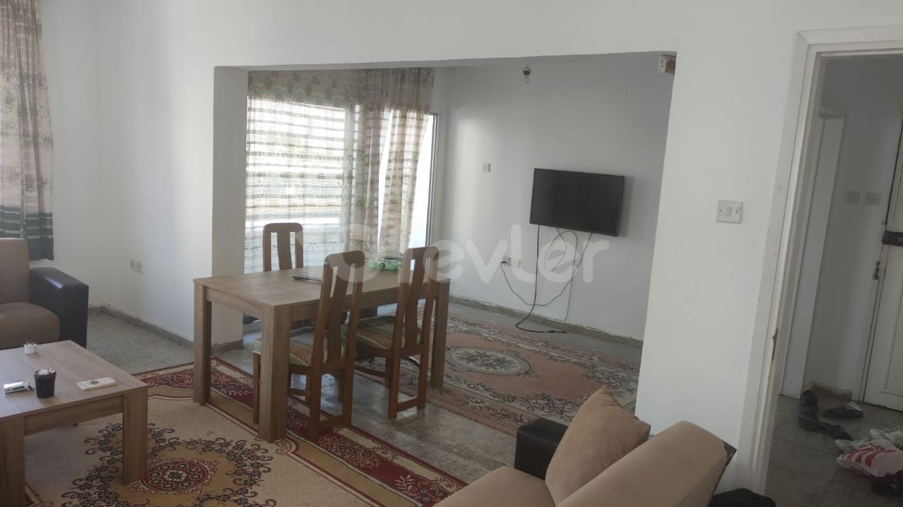 3 +1 RENTAL APARTMENT IN THE CENTRAL LOCATION OF KAYMAKLI, AVAILABLE ON September 25TH ! ** 