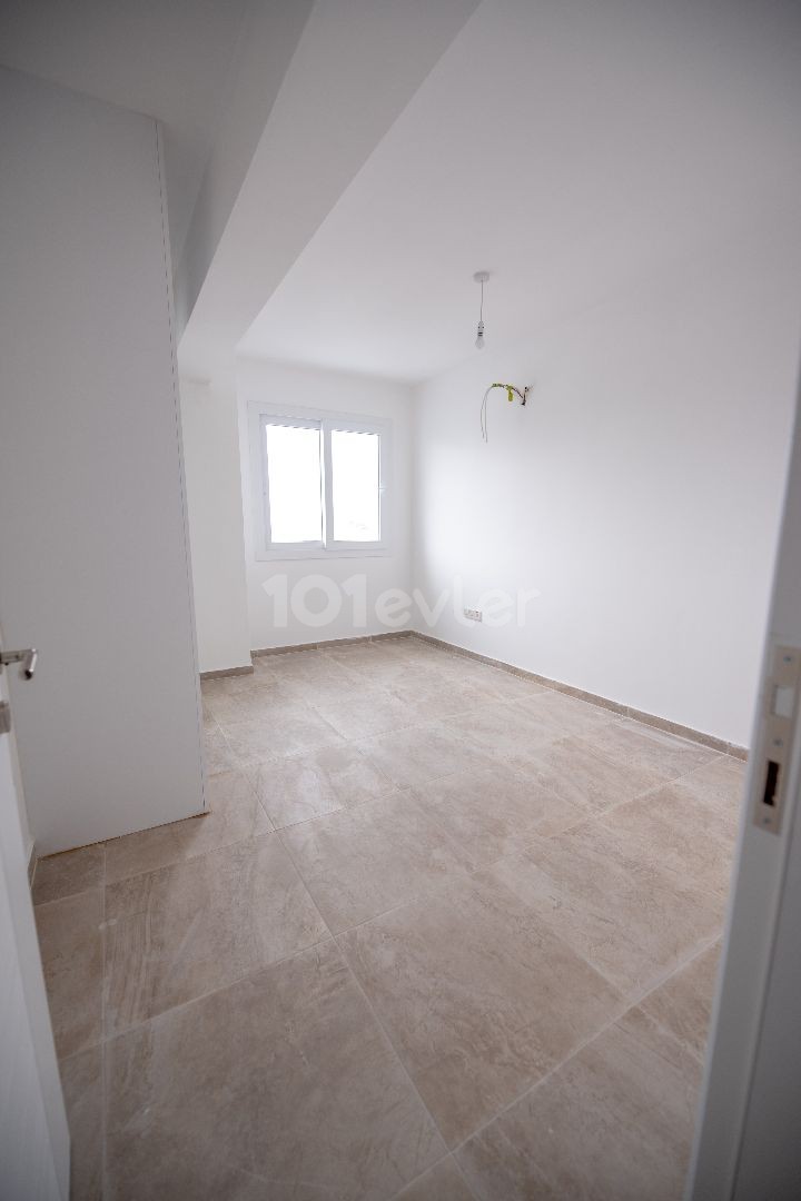 3+1 WOHNUNG ZU VERKAUFEN IN KYRENIA ZENTRUM 1 ** 