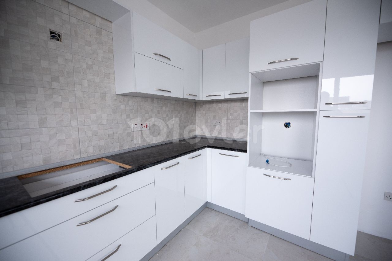 GİRNE MERKEZ'DE 3+1 SATILIK DAİRE 1 