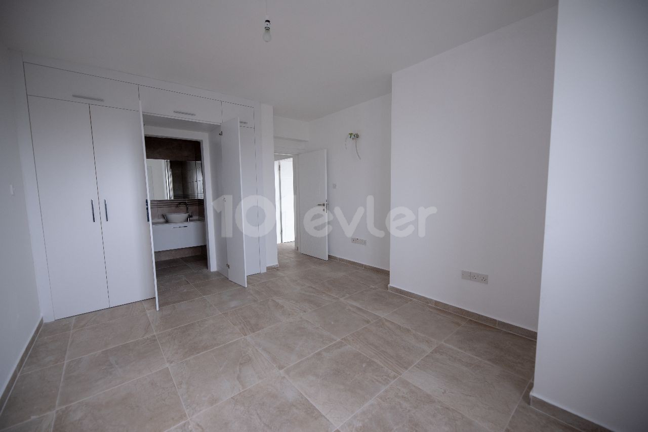 GİRNE MERKEZ'DE 3+1 SATILIK DAİRE 1 