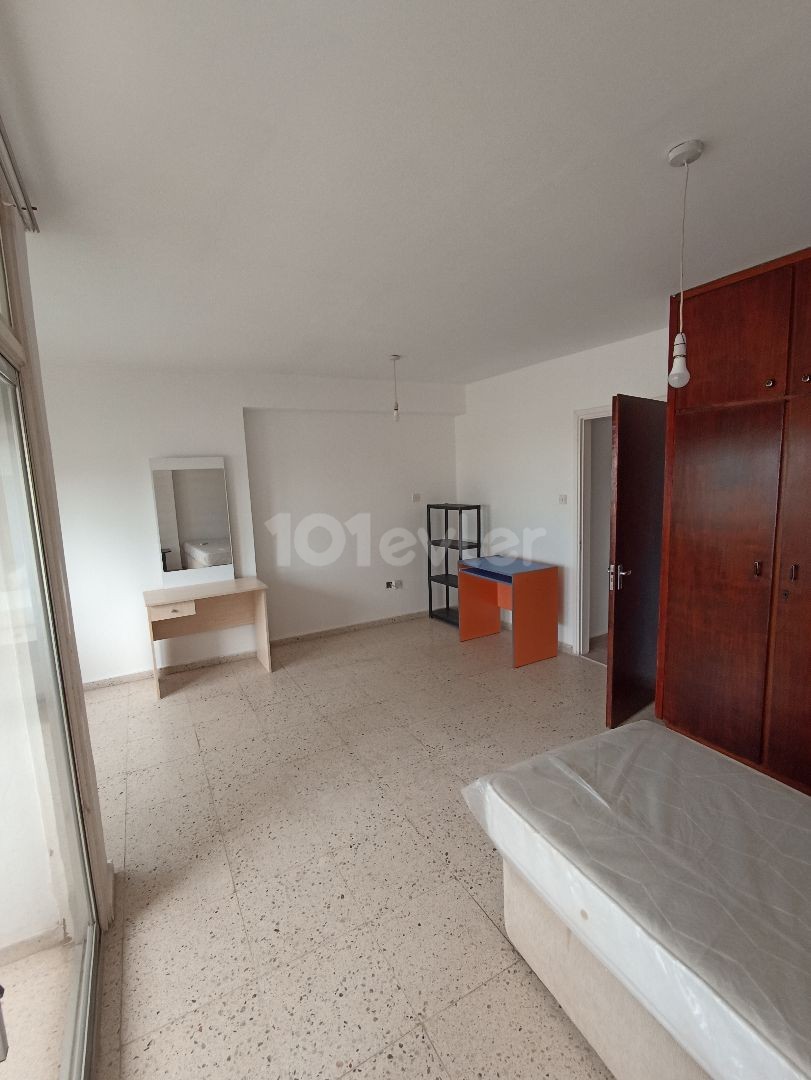 NICOSIA GÖNYELİ REGION SUPER LOCATION SPACIOUS 1+1 FLAT