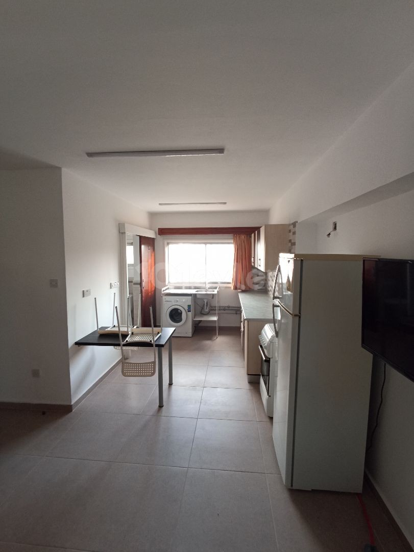 NICOSIA GÖNYELİ REGION SUPER LAGE GERÄUMIGE 1+1 WOHNUNG