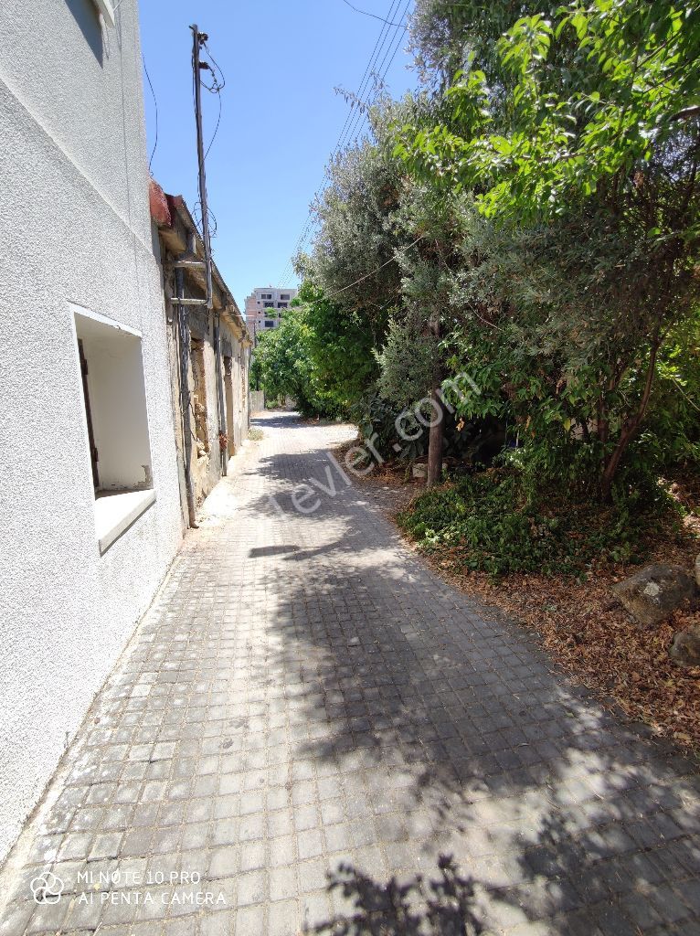 Detached House To Rent in Girne Merkez, Kyrenia