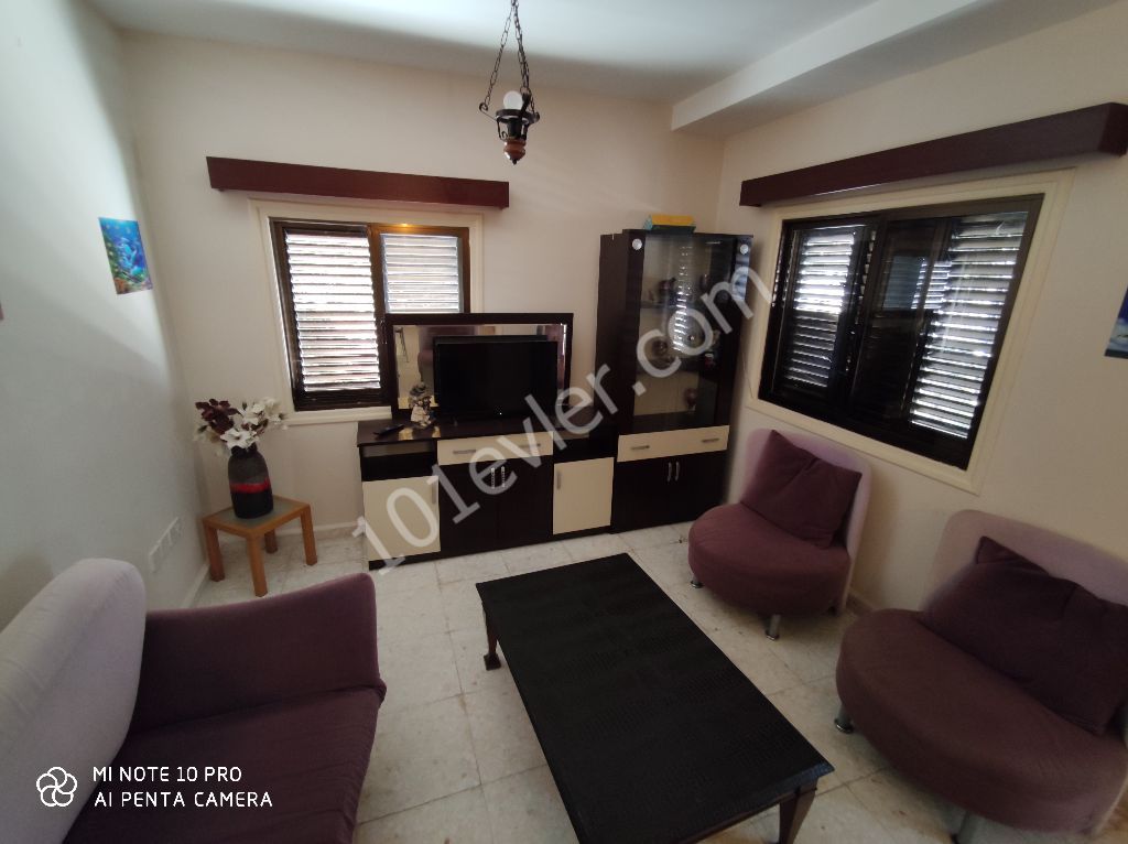 Detached House To Rent in Girne Merkez, Kyrenia