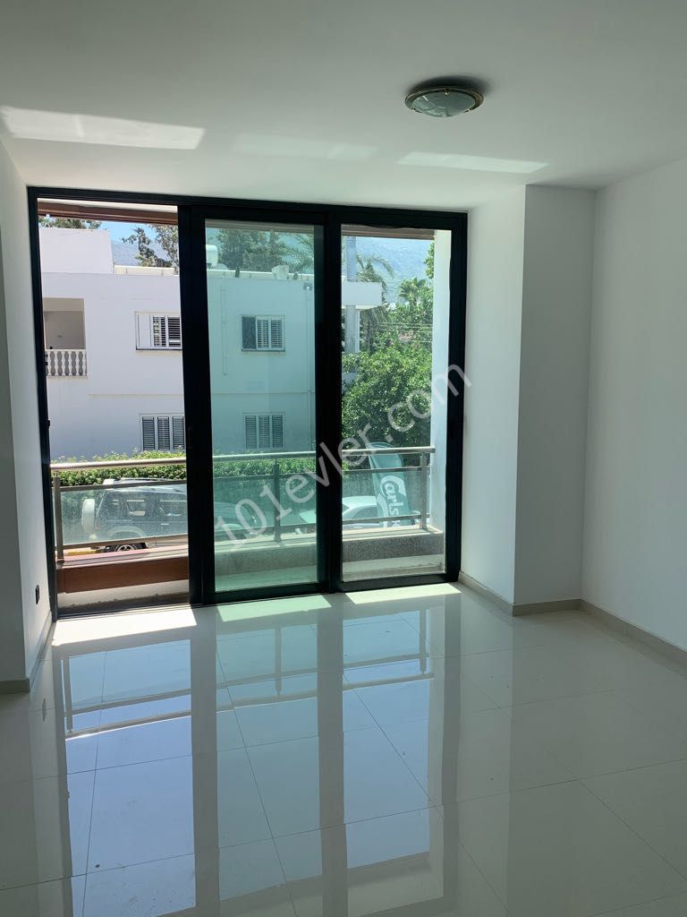 Flat For Sale in Yukarı Girne, Kyrenia