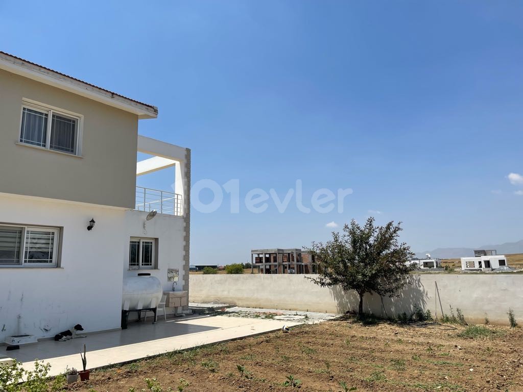 FULLY DETACHED VILLA IN ALAYKOY Dec ON A PLOT OF 800 m2 ** 