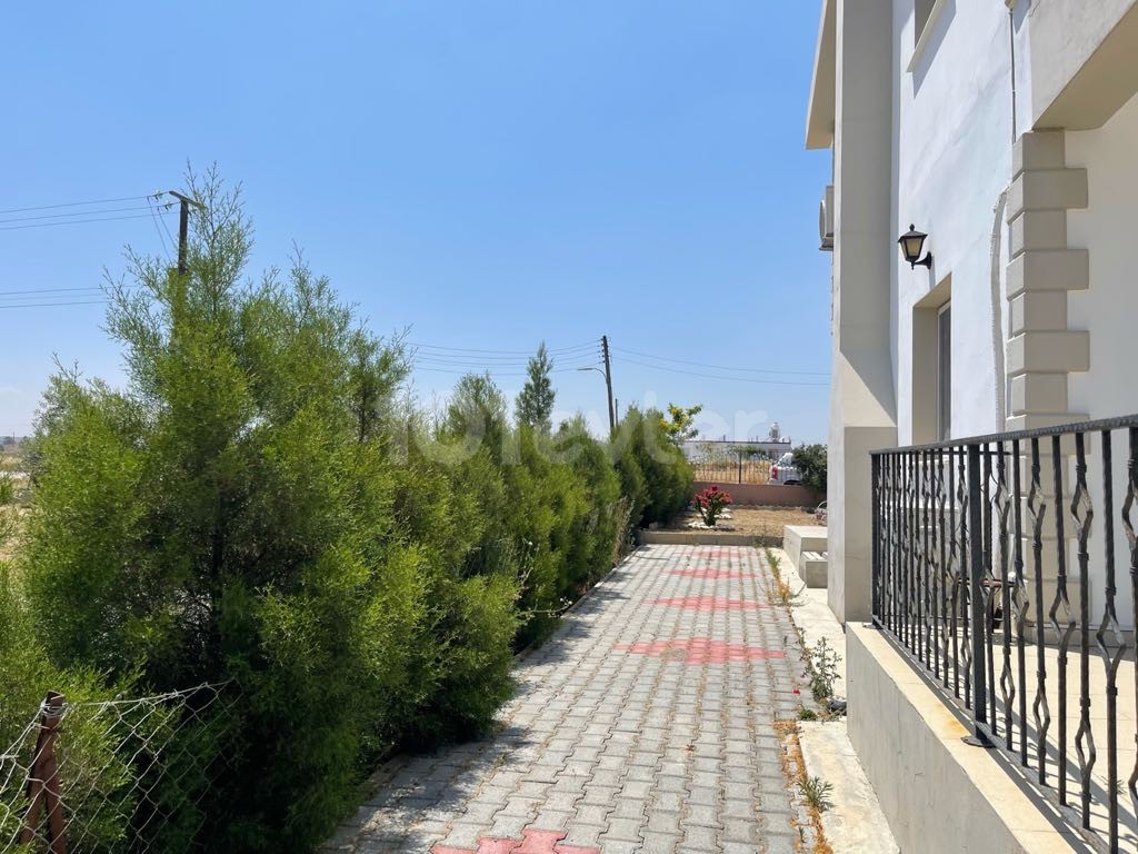 FULLY DETACHED VILLA IN ALAYKOY Dec ON A PLOT OF 800 m2 ** 