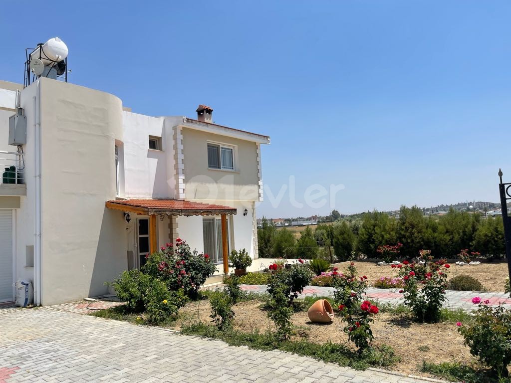 FULLY DETACHED VILLA IN ALAYKOY Dec ON A PLOT OF 800 m2 ** 