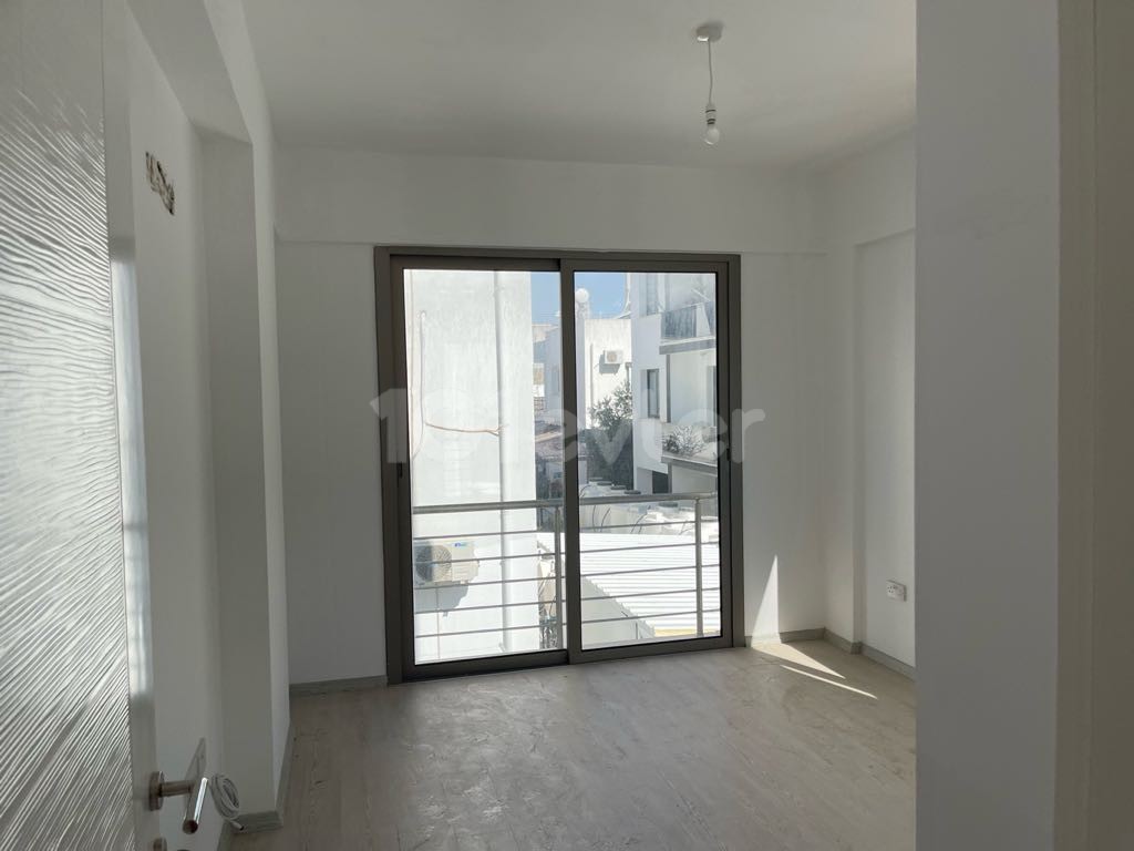 GROßER BALKON ZUM VERKAUF 2 + 1 ** 