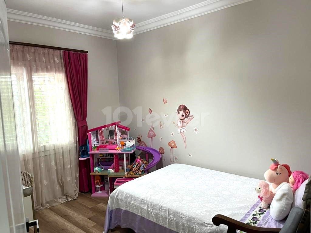 Komplett renovierte 3+1-Wohnung zum Verkauf in der Region Kashgar, im Zentrum von Kyrenia