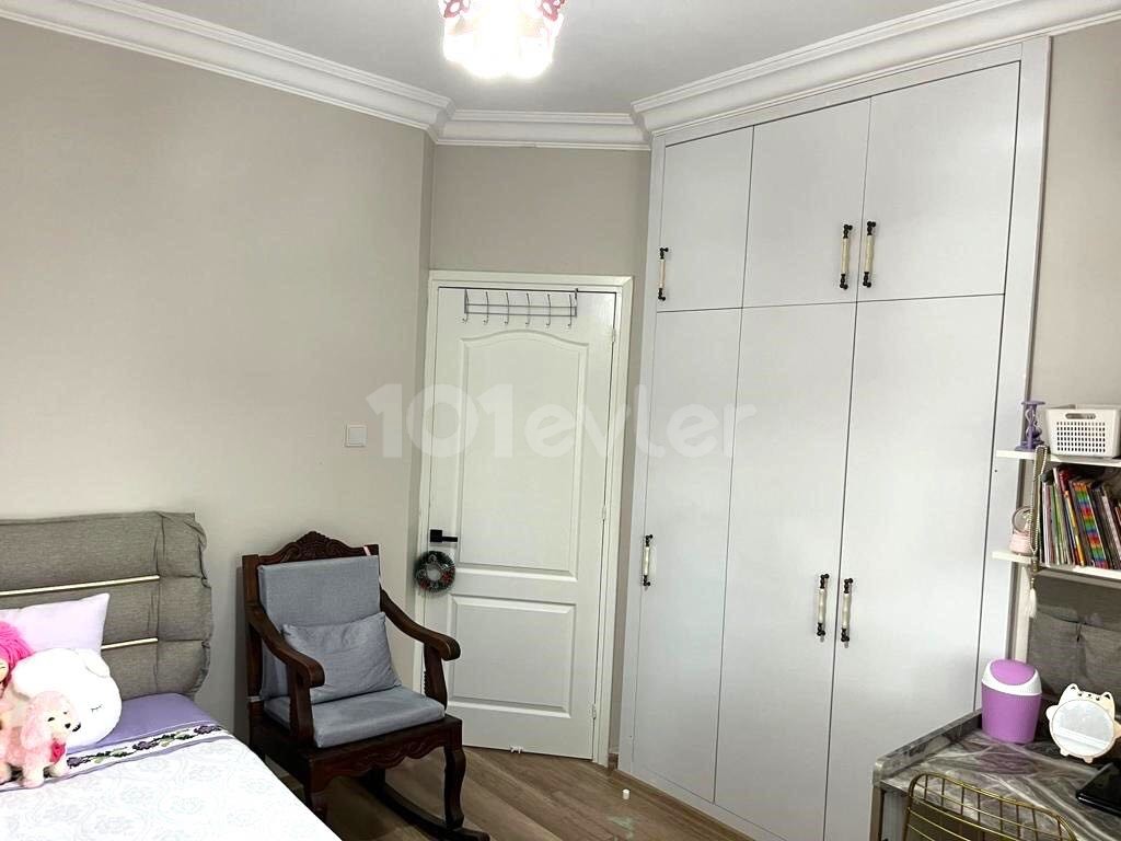 GİRNE MERKEZDE KAŞGAR BÖLGESİNDE FULL TADİLATLI 3+1 SATILIK DAİRE