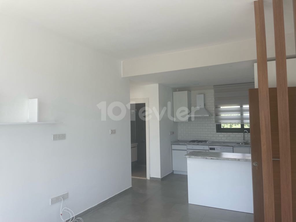 Flat To Rent in Alsancak, Kyrenia