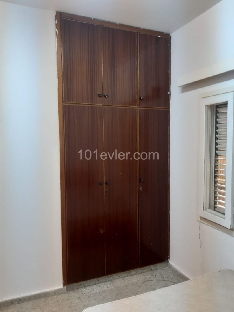 ORTAKÖY'DE 250 STERLİN'E AYLIK ÖDEMELİ 3+1 FULL EŞYALI KİRALIK DAİRE