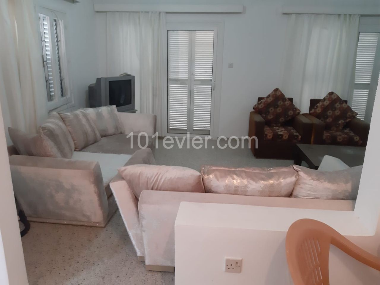 ORTAKÖY'DE 250 STERLİN'E AYLIK ÖDEMELİ 3+1 FULL EŞYALI KİRALIK DAİRE